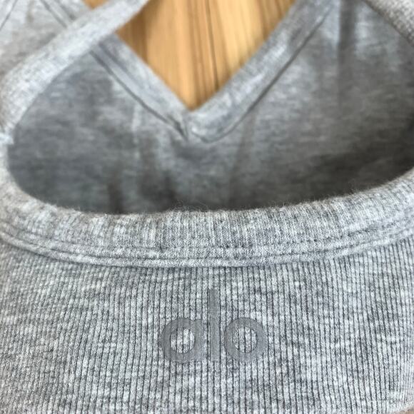 Alo Yoga Seamless Ribbed V-Neck Low Back Sports Bra Athletic Heather Grey XS - Picture 6 of 7